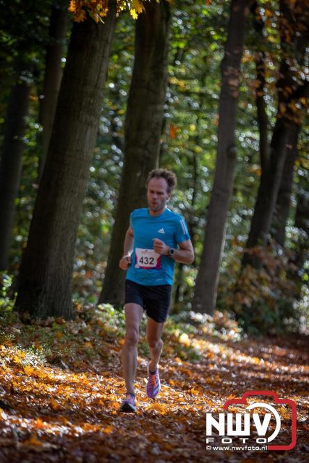 A.Vogelloop door de bossen op 't Harde  levert 17.000 euro op voor het Mooi Leven Huis in Zwolle. - © NWVFoto.nl
