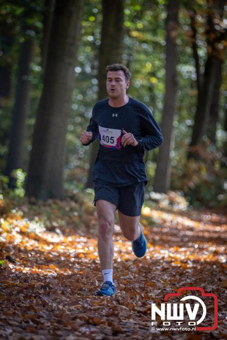A.Vogelloop door de bossen op 't Harde  levert 17.000 euro op voor het Mooi Leven Huis in Zwolle. - © NWVFoto.nl