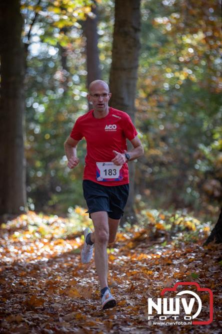 A.Vogelloop door de bossen op 't Harde  levert 17.000 euro op voor het Mooi Leven Huis in Zwolle. - © NWVFoto.nl