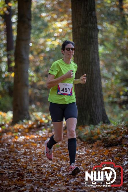 A.Vogelloop door de bossen op 't Harde  levert 17.000 euro op voor het Mooi Leven Huis in Zwolle. - © NWVFoto.nl