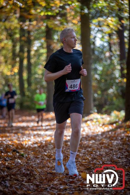 A.Vogelloop door de bossen op 't Harde  levert 17.000 euro op voor het Mooi Leven Huis in Zwolle. - © NWVFoto.nl