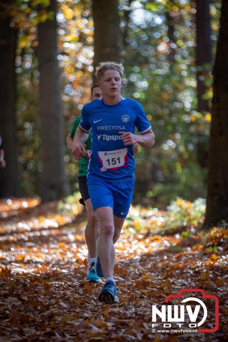 A.Vogelloop door de bossen op 't Harde  levert 17.000 euro op voor het Mooi Leven Huis in Zwolle. - © NWVFoto.nl