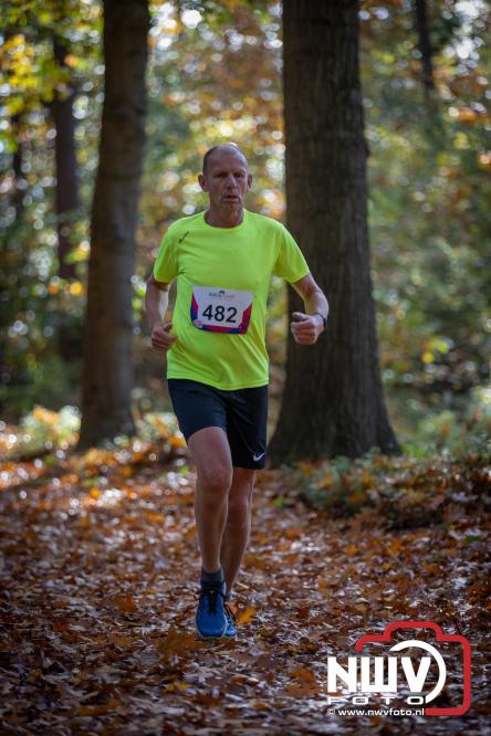A.Vogelloop door de bossen op 't Harde  levert 17.000 euro op voor het Mooi Leven Huis in Zwolle. - © NWVFoto.nl