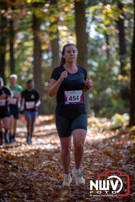 A.Vogelloop door de bossen op 't Harde  levert 17.000 euro op voor het Mooi Leven Huis in Zwolle. - © NWVFoto.nl