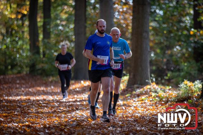 A.Vogelloop door de bossen op 't Harde  levert 17.000 euro op voor het Mooi Leven Huis in Zwolle. - © NWVFoto.nl