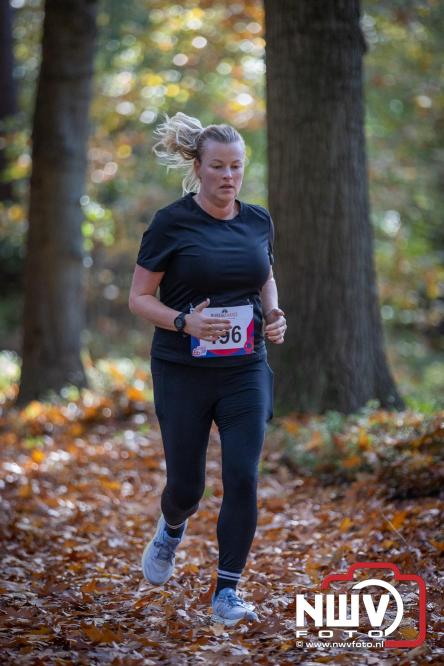 A.Vogelloop door de bossen op 't Harde  levert 17.000 euro op voor het Mooi Leven Huis in Zwolle. - © NWVFoto.nl