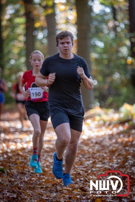 A.Vogelloop door de bossen op 't Harde  levert 17.000 euro op voor het Mooi Leven Huis in Zwolle. - © NWVFoto.nl