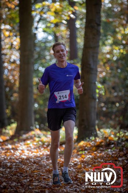 A.Vogelloop door de bossen op 't Harde  levert 17.000 euro op voor het Mooi Leven Huis in Zwolle. - © NWVFoto.nl
