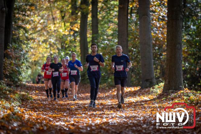 A.Vogelloop door de bossen op 't Harde  levert 17.000 euro op voor het Mooi Leven Huis in Zwolle. - © NWVFoto.nl