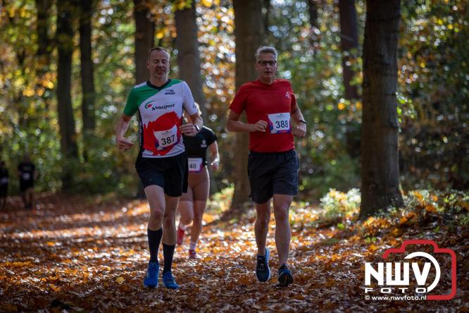 A.Vogelloop door de bossen op 't Harde  levert 17.000 euro op voor het Mooi Leven Huis in Zwolle. - © NWVFoto.nl