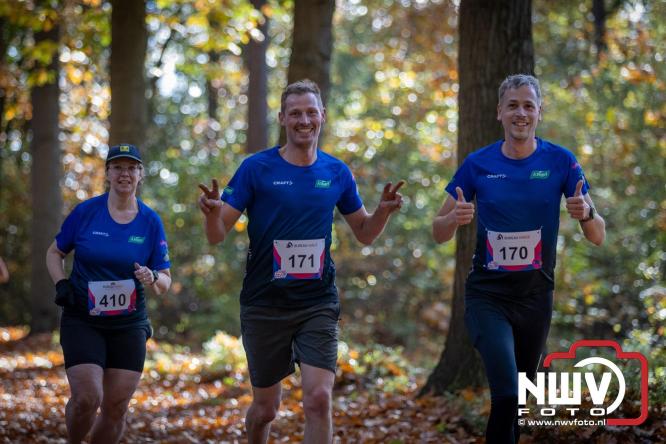 A.Vogelloop door de bossen op 't Harde  levert 17.000 euro op voor het Mooi Leven Huis in Zwolle. - © NWVFoto.nl