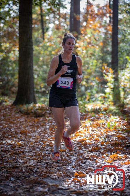A.Vogelloop door de bossen op 't Harde  levert 17.000 euro op voor het Mooi Leven Huis in Zwolle. - © NWVFoto.nl