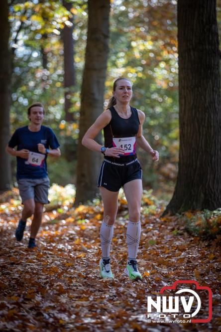 A.Vogelloop door de bossen op 't Harde  levert 17.000 euro op voor het Mooi Leven Huis in Zwolle. - © NWVFoto.nl