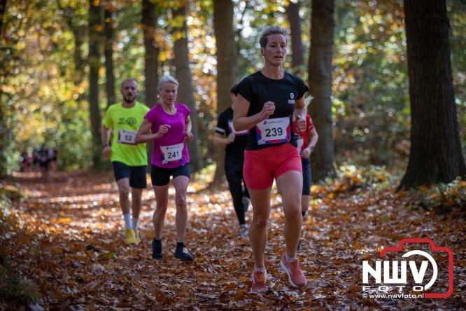 A.Vogelloop door de bossen op 't Harde  levert 17.000 euro op voor het Mooi Leven Huis in Zwolle. - © NWVFoto.nl