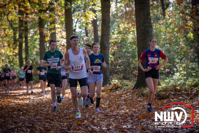 A.Vogelloop door de bossen op 't Harde  levert 17.000 euro op voor het Mooi Leven Huis in Zwolle. - © NWVFoto.nl