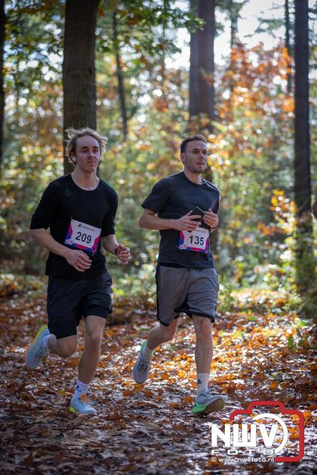 A.Vogelloop door de bossen op 't Harde  levert 17.000 euro op voor het Mooi Leven Huis in Zwolle. - © NWVFoto.nl