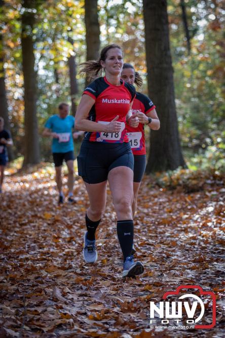 A.Vogelloop door de bossen op 't Harde  levert 17.000 euro op voor het Mooi Leven Huis in Zwolle. - © NWVFoto.nl