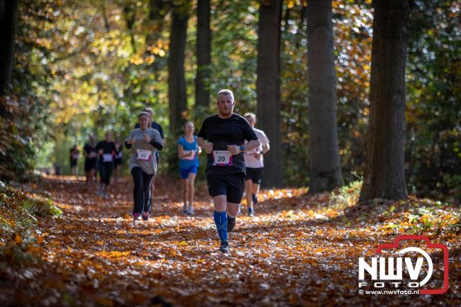 A.Vogelloop door de bossen op 't Harde  levert 17.000 euro op voor het Mooi Leven Huis in Zwolle. - © NWVFoto.nl