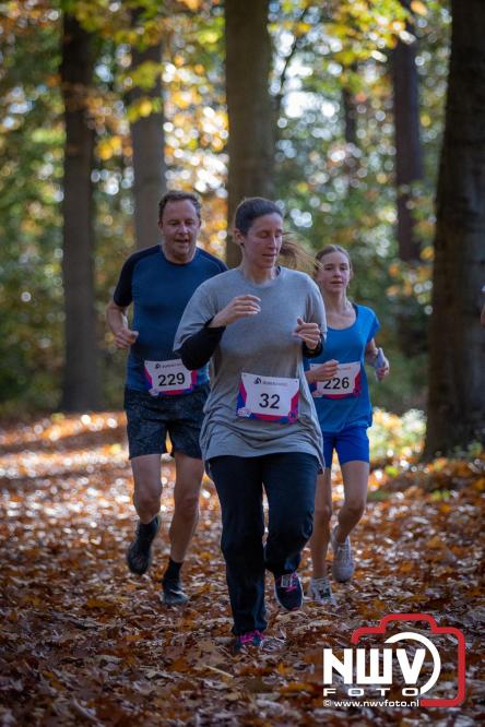A.Vogelloop door de bossen op 't Harde  levert 17.000 euro op voor het Mooi Leven Huis in Zwolle. - © NWVFoto.nl
