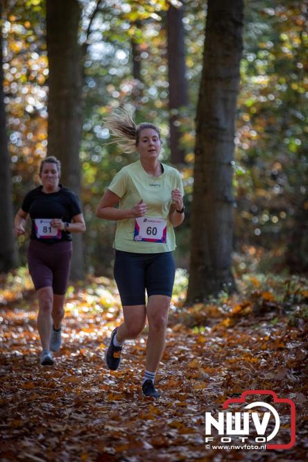 A.Vogelloop door de bossen op 't Harde  levert 17.000 euro op voor het Mooi Leven Huis in Zwolle. - © NWVFoto.nl