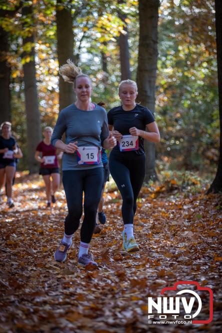 A.Vogelloop door de bossen op 't Harde  levert 17.000 euro op voor het Mooi Leven Huis in Zwolle. - © NWVFoto.nl