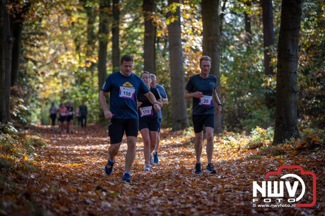 A.Vogelloop door de bossen op 't Harde  levert 17.000 euro op voor het Mooi Leven Huis in Zwolle. - © NWVFoto.nl