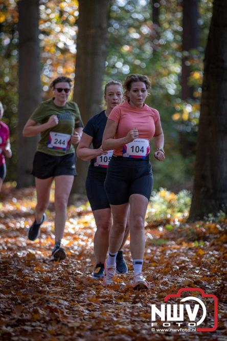 A.Vogelloop door de bossen op 't Harde  levert 17.000 euro op voor het Mooi Leven Huis in Zwolle. - © NWVFoto.nl