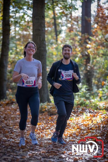 A.Vogelloop door de bossen op 't Harde  levert 17.000 euro op voor het Mooi Leven Huis in Zwolle. - © NWVFoto.nl