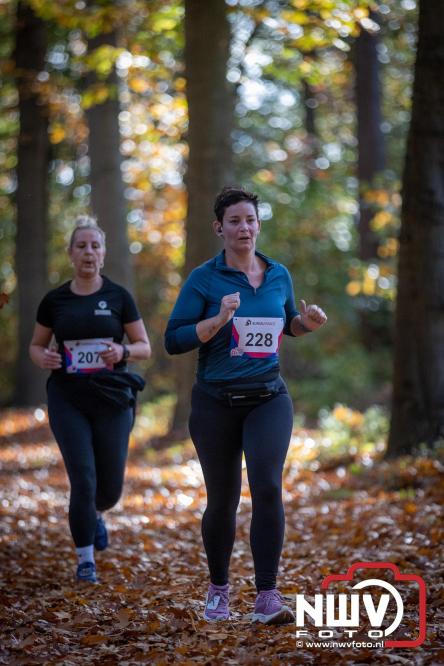 A.Vogelloop door de bossen op 't Harde  levert 17.000 euro op voor het Mooi Leven Huis in Zwolle. - © NWVFoto.nl