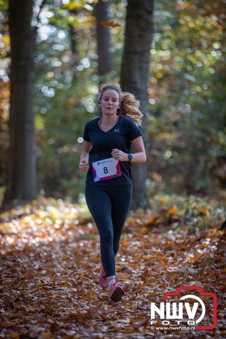 A.Vogelloop door de bossen op 't Harde  levert 17.000 euro op voor het Mooi Leven Huis in Zwolle. - © NWVFoto.nl