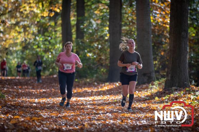 A.Vogelloop door de bossen op 't Harde  levert 17.000 euro op voor het Mooi Leven Huis in Zwolle. - © NWVFoto.nl