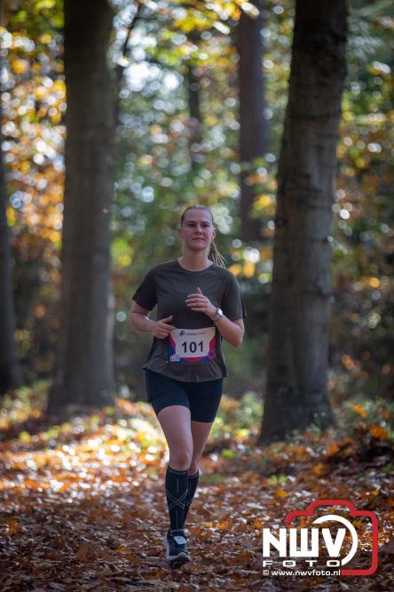 A.Vogelloop door de bossen op 't Harde  levert 17.000 euro op voor het Mooi Leven Huis in Zwolle. - © NWVFoto.nl