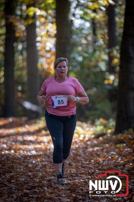 A.Vogelloop door de bossen op 't Harde  levert 17.000 euro op voor het Mooi Leven Huis in Zwolle. - © NWVFoto.nl