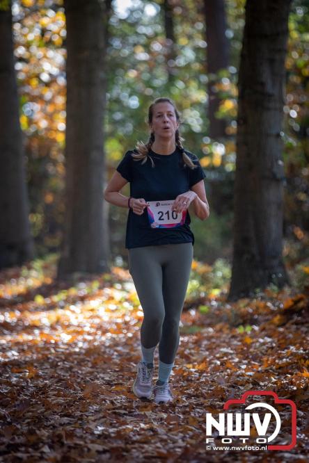 A.Vogelloop door de bossen op 't Harde  levert 17.000 euro op voor het Mooi Leven Huis in Zwolle. - © NWVFoto.nl