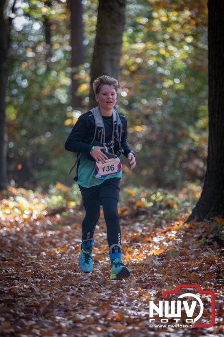 A.Vogelloop door de bossen op 't Harde  levert 17.000 euro op voor het Mooi Leven Huis in Zwolle. - © NWVFoto.nl