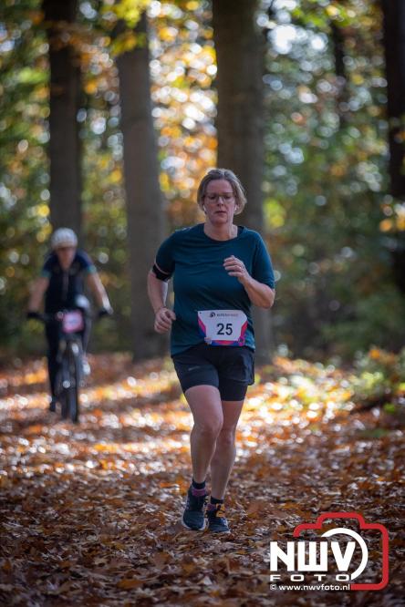A.Vogelloop door de bossen op 't Harde  levert 17.000 euro op voor het Mooi Leven Huis in Zwolle. - © NWVFoto.nl