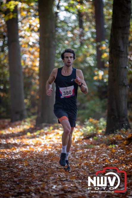A.Vogelloop door de bossen op 't Harde  levert 17.000 euro op voor het Mooi Leven Huis in Zwolle. - © NWVFoto.nl