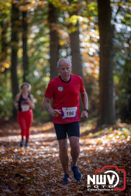 A.Vogelloop door de bossen op 't Harde  levert 17.000 euro op voor het Mooi Leven Huis in Zwolle. - © NWVFoto.nl