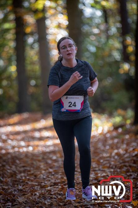 A.Vogelloop door de bossen op 't Harde  levert 17.000 euro op voor het Mooi Leven Huis in Zwolle. - © NWVFoto.nl