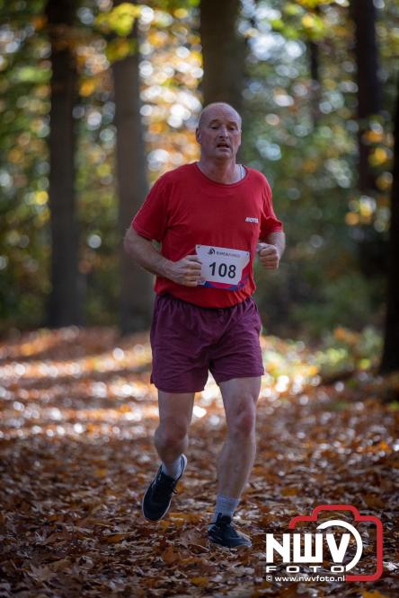 A.Vogelloop door de bossen op 't Harde  levert 17.000 euro op voor het Mooi Leven Huis in Zwolle. - © NWVFoto.nl