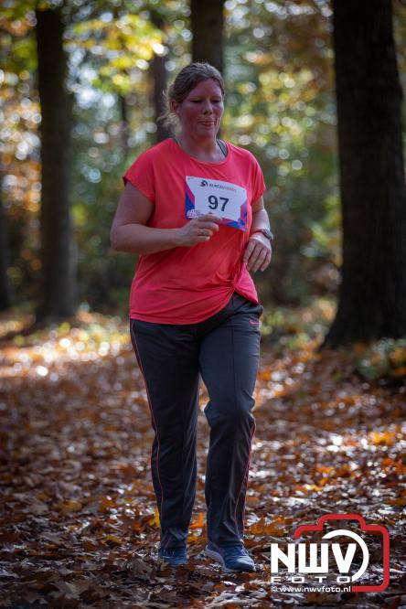 A.Vogelloop door de bossen op 't Harde  levert 17.000 euro op voor het Mooi Leven Huis in Zwolle. - © NWVFoto.nl