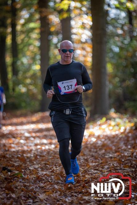 A.Vogelloop door de bossen op 't Harde  levert 17.000 euro op voor het Mooi Leven Huis in Zwolle. - © NWVFoto.nl