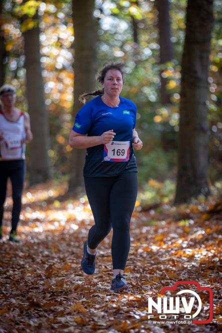 A.Vogelloop door de bossen op 't Harde  levert 17.000 euro op voor het Mooi Leven Huis in Zwolle. - © NWVFoto.nl