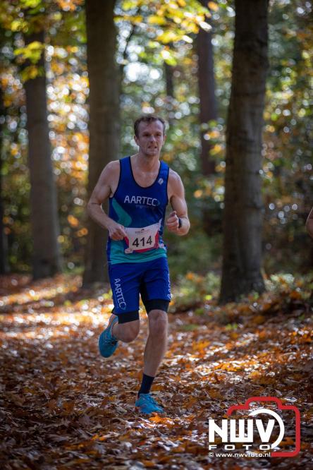 A.Vogelloop door de bossen op 't Harde  levert 17.000 euro op voor het Mooi Leven Huis in Zwolle. - © NWVFoto.nl