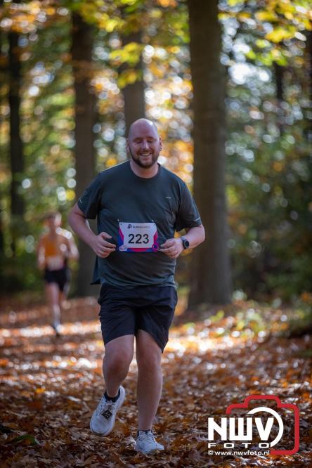 A.Vogelloop door de bossen op 't Harde  levert 17.000 euro op voor het Mooi Leven Huis in Zwolle. - © NWVFoto.nl