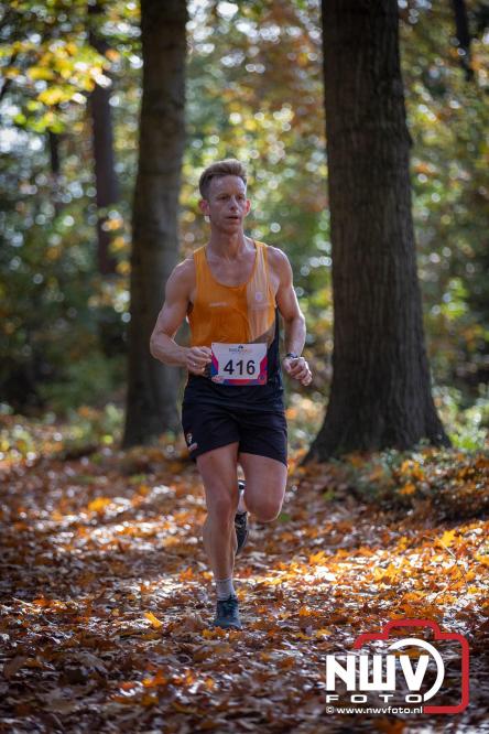 A.Vogelloop door de bossen op 't Harde  levert 17.000 euro op voor het Mooi Leven Huis in Zwolle. - © NWVFoto.nl