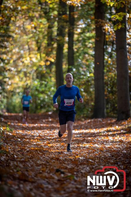 A.Vogelloop door de bossen op 't Harde  levert 17.000 euro op voor het Mooi Leven Huis in Zwolle. - © NWVFoto.nl