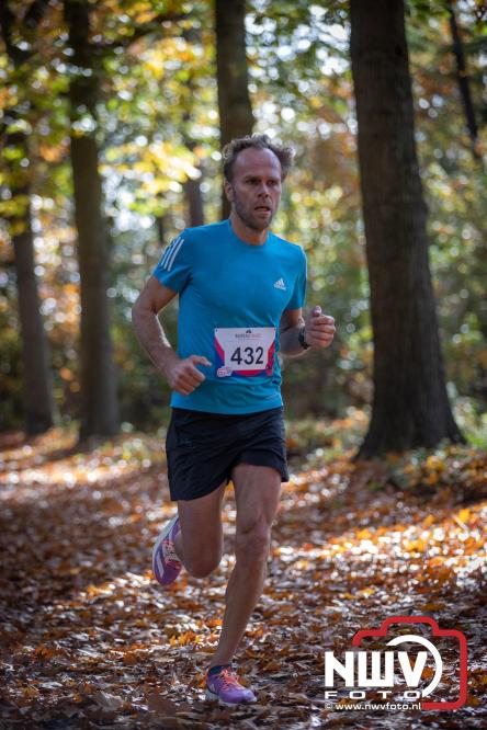 A.Vogelloop door de bossen op 't Harde  levert 17.000 euro op voor het Mooi Leven Huis in Zwolle. - © NWVFoto.nl