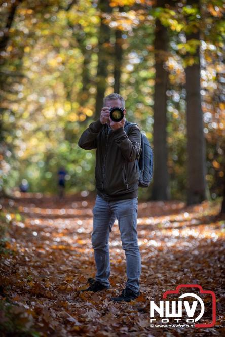 A.Vogelloop door de bossen op 't Harde  levert 17.000 euro op voor het Mooi Leven Huis in Zwolle. - © NWVFoto.nl