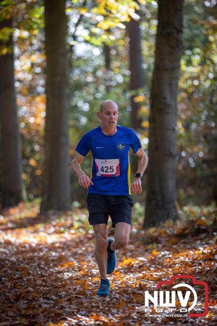 A.Vogelloop door de bossen op 't Harde  levert 17.000 euro op voor het Mooi Leven Huis in Zwolle. - © NWVFoto.nl